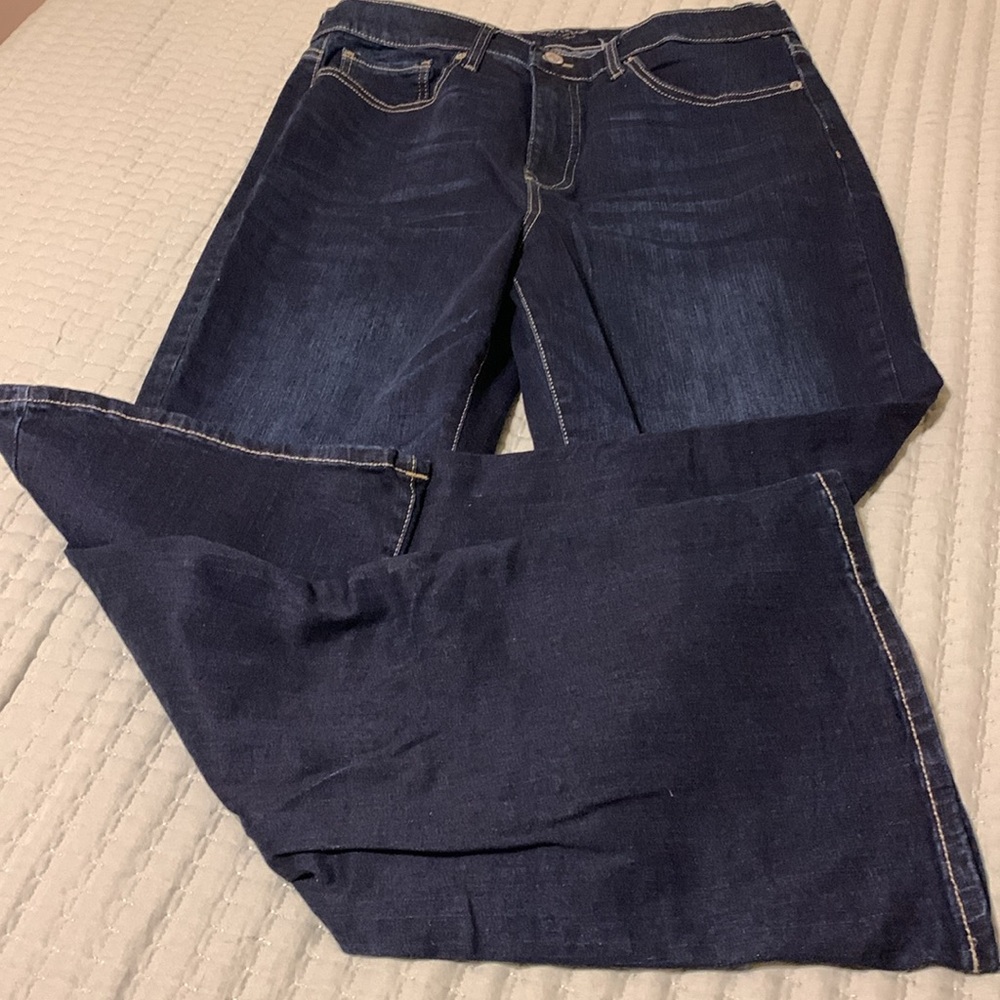 Lucky Brand Women's 5-Pocket Jeans Size 14/32 NWOT flared Bottoms Super cute - Picture 2 of 9